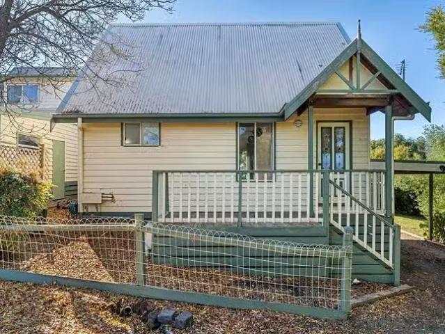For Rent! 1 BR 163A Main Road, Hepburn, VIC 3461