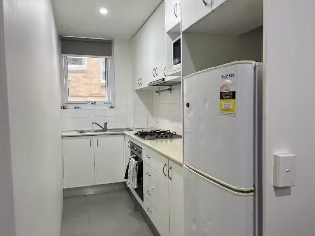 Cheap 1 BR 16/16 Moore Road, Freshwater Apartment for rent Li.