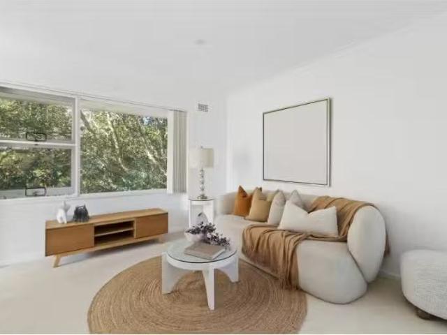 Deal! 1 BR 17/45 Palomar Parade, Freshwater Apartment for rent.