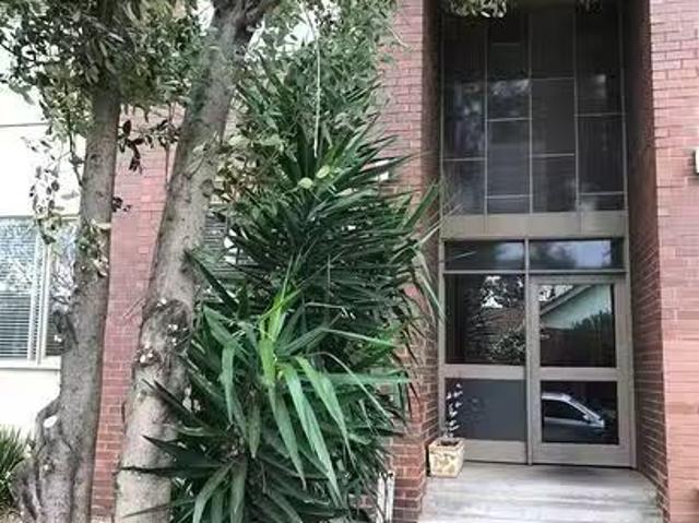 Deal! 1 BR 1/1158 Dandenong Road, Carnegie, VIC 3163