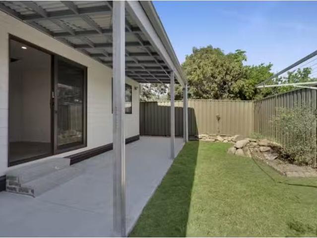 Nice 1 BR 11A Christie Street, Minto Townhouse for rent Liste.