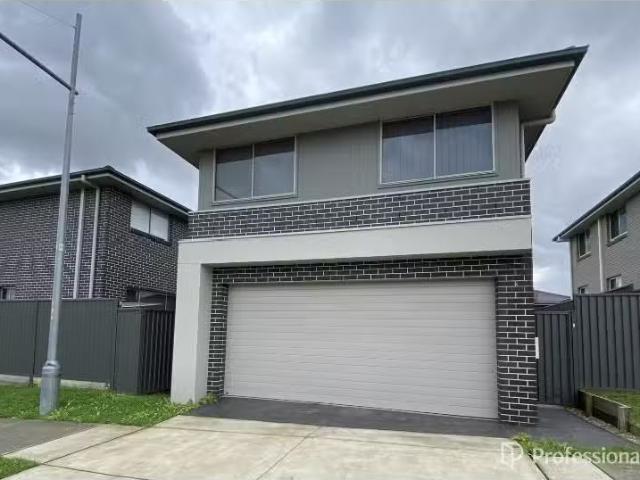 Charming 1 BR 12A Buchan Avenue, Edmondson Park House for rent.