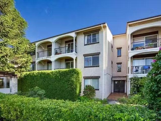 Cheap 1 BR 13/2 6 Bowen Street, Chatswood, NSW 2067