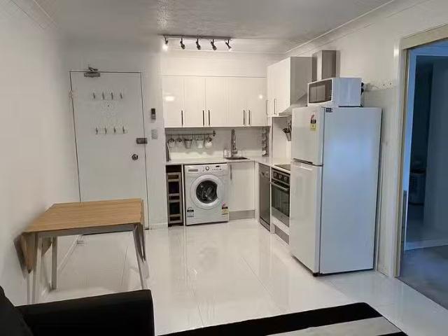 Cheap 1 BR 25/3650 Main Beach Parade, Main Beach, QLD 4217