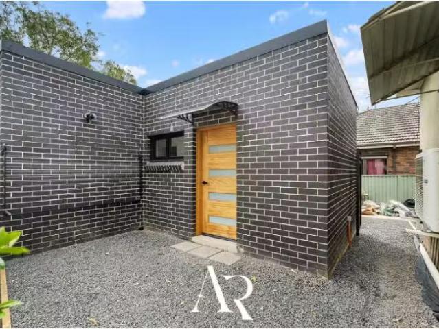 Nice 1 BR 26B Elliston Street, Chester Hill Apartment for rent.