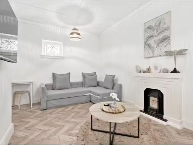 Cozy 1 BR 2/93 Ramsgate Avenue, North Bondi Apartment for rent.