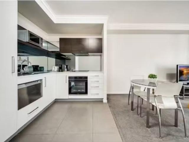 Unique 1 BR 211/150 Anketell Street, Greenway Apartment for re.
