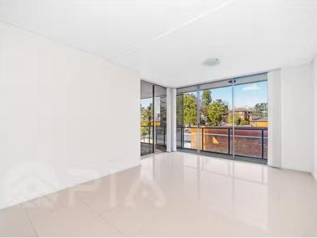 Deal! 1 BR 2202/39 Rhodes Street, Hillsdale Apartment for rent.