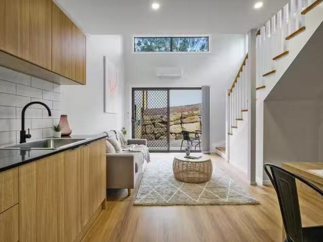 Nice 1 BR 2/2A Langham Street, Tarragindi, QLD 4121