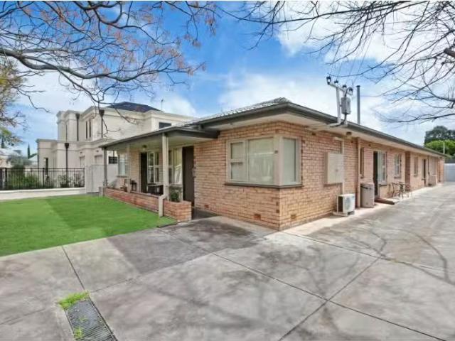 Just in! 1 BR 2/38 Fashoda Street, Hyde Park Apartment for ren.
