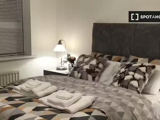 For Rent! 1 BR 2 bedroom flat for rent in North End, London