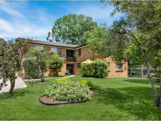 Cheap 1 BR 3/51 Hampton Circuit, Yarralumla Apartment for rent.