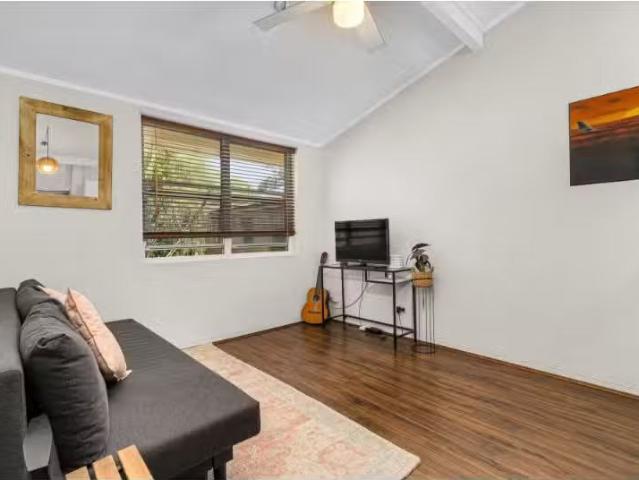 New 1 BR 35/9 17 Newton Street, ALEXANDRIA Apartment for rent.