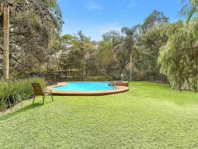 Unique 1 BR 307/8 New Mc Lean Street, Edgecliff Apartment for.