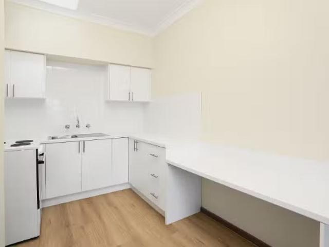 Nice 1 BR 4/177 181 Princes Hwy, Corrimal Apartment for rent.