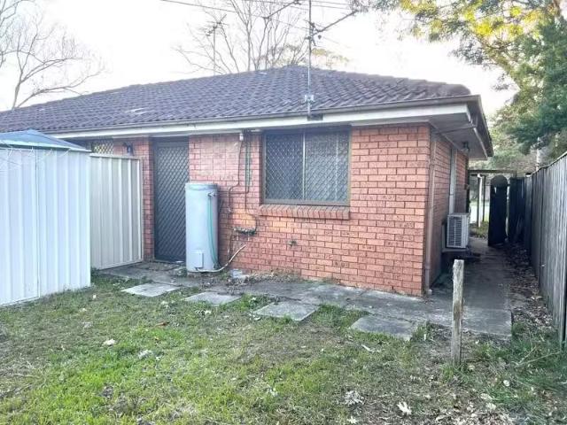 For Rent! 1 BR 4A Melbourne Road, St Johns Park House for rent.
