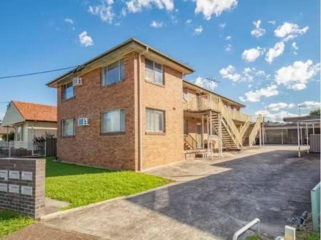 For Rent! 1 BR 5/5 Howe Street, LAMBTON Apartment for rent Li.