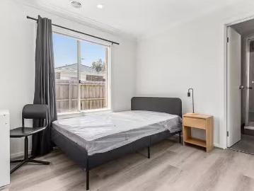 Deal! 1 BR 57 Macquarie Drive, Wyndham Vale, VIC 3024
