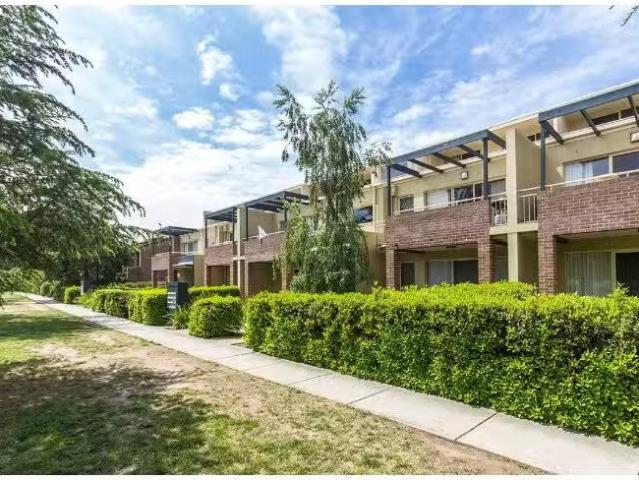 Cheap 1 BR 52/63 Ainslie Avenue, BRADDON Apartment for rent L.