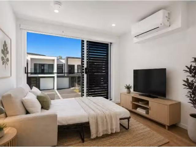 Charming 1 BR 88 Crepe Myrtle Circuit, AVONDALE Apartment for.