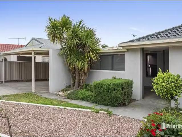 Charming 1 BR 8 Wallaby Avenue, Kangaroo Flat House for rent.