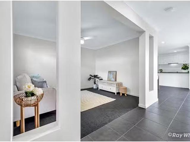 Charming 1 Gee Place, Gracemere, QLD 4702