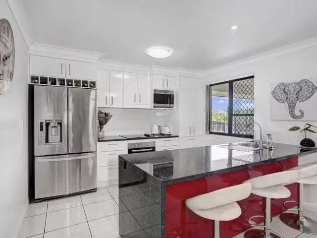 Rental! 1 Jim Goldston Avenue, Norman Gardens, QLD 4701