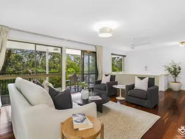 Deal! 1 Lant Street, Chapel Hill QLD 4069