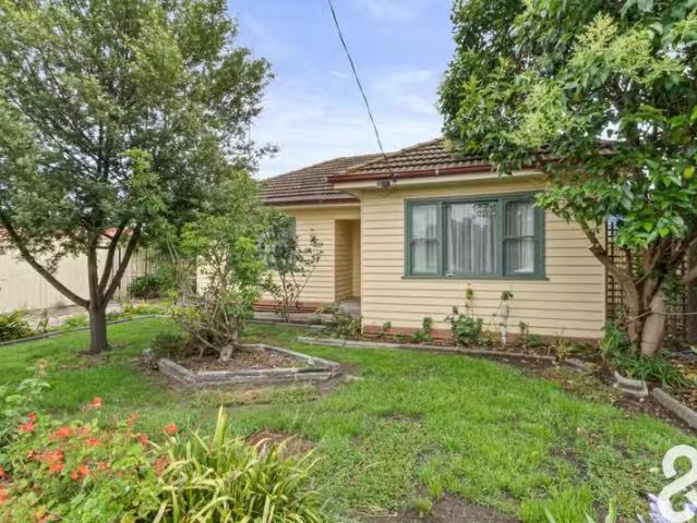 Cheap 1 Laurie Avenue, Sunshine North VIC 3020