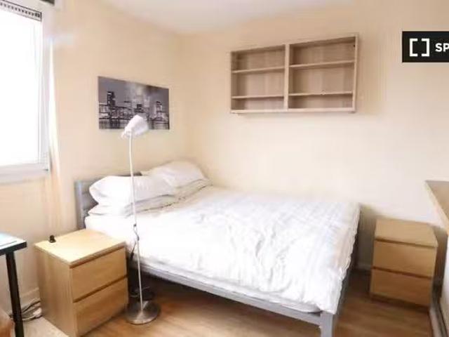 Cozy 1 Room Room in a 4 bed flatshare in Mile End