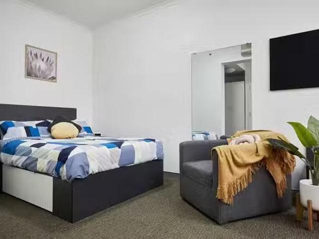 Cheap 1 Room Twin Bunk, Single Bed, 8 Bed Apartment