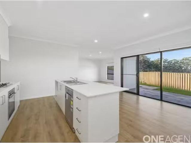 Deal! 1 Stables Way, Port Macquarie Townhouse for rent Listed.