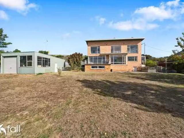 Deal! 1 Strathaven Drive, Rosetta, TAS 7010