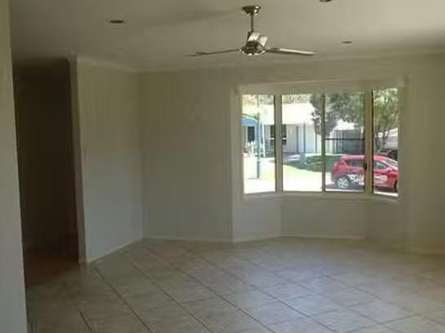 Rental! 1 Sanctuary Place, Little Mountain, QLD 4551