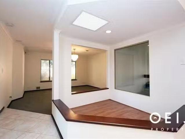 Deal! 1 Weaver Court, Kardinya, WA 6163