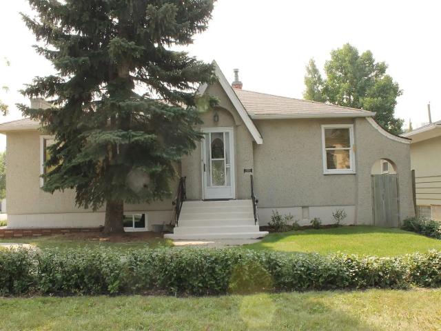 Charming 1,100 sft 2 bedroom main floor home 3 blocks from SAIT