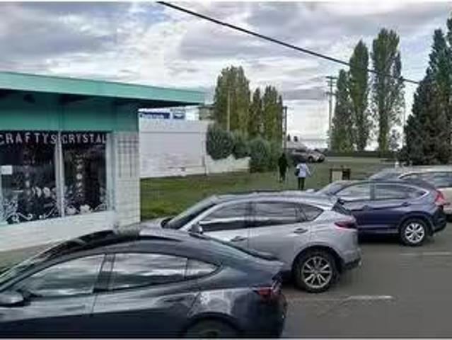 Charming 1 102 Island Hwy West, Parksville, BC, V9P 2G8 comm.
