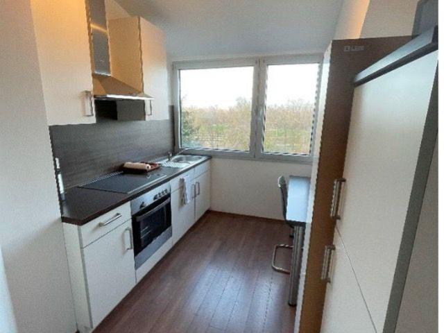 Charming 1.5 Room Top Floor Apartment in Trendy Düsseldorf Heerdt, Dusseldorf Amsterdam Apartments for Rent