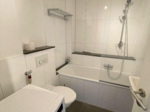 Charming 1.5 Room Top Floor Apartment in Trendy Düsseldorf Heerdt, Dusseldorf Amsterdam Apartments for Rent