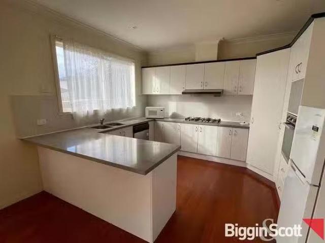 Cheap 1A Farleigh Avenue, Burwood, VIC 3125