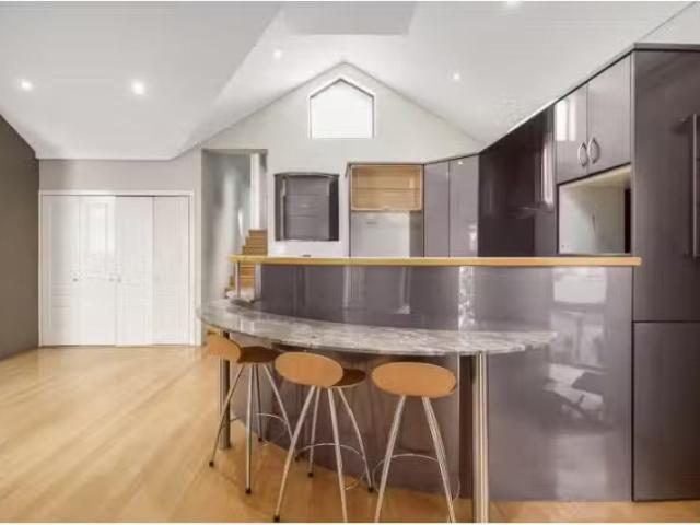 Unique 1A Lincoln Avenue, Castlecrag House for rent Listed by.