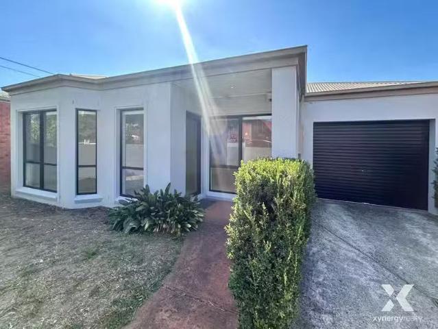 Just in! 1B Apex Avenue, Hampton VIC 3188