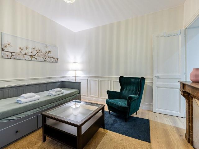 Charming 1BR Courtyard Apartment near Place de Clichy