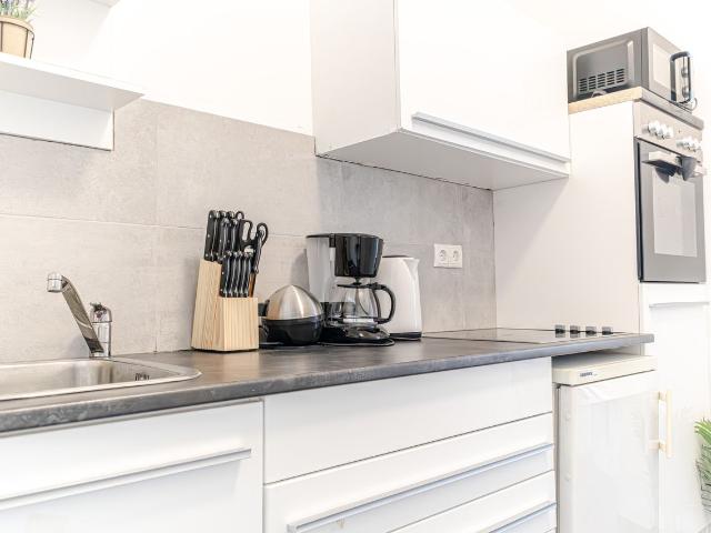 Charming 1BR Apt. Near U6 Station am Schöpfwerk, Vienna Amsterdam Apartments for Rent