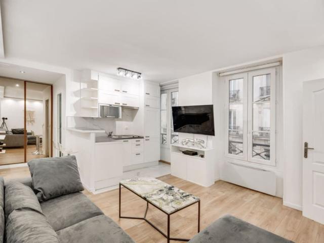 Charming 1BR Apartment on Rue de Lévis with AC, Paris Amsterdam Apartments for Rent
