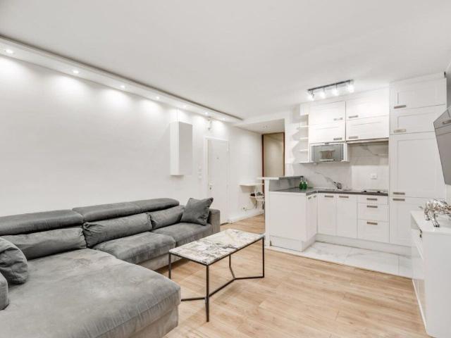 Charming 1BR Apartment on Rue de Lévis with AC
