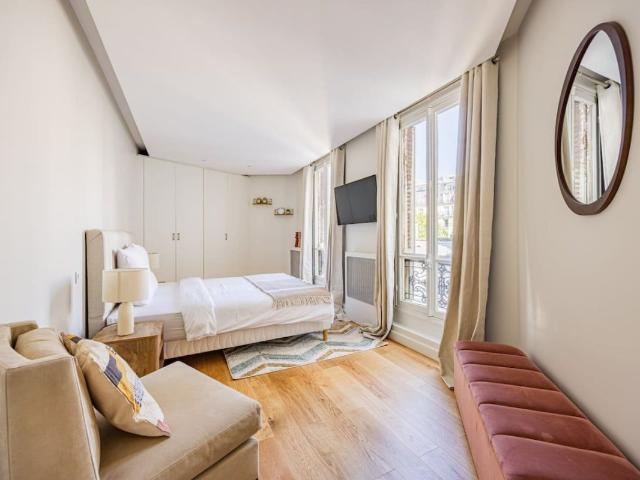Charming 1BR Apartment with AC in Paris 17th, Paris Amsterdam Apartments for Rent