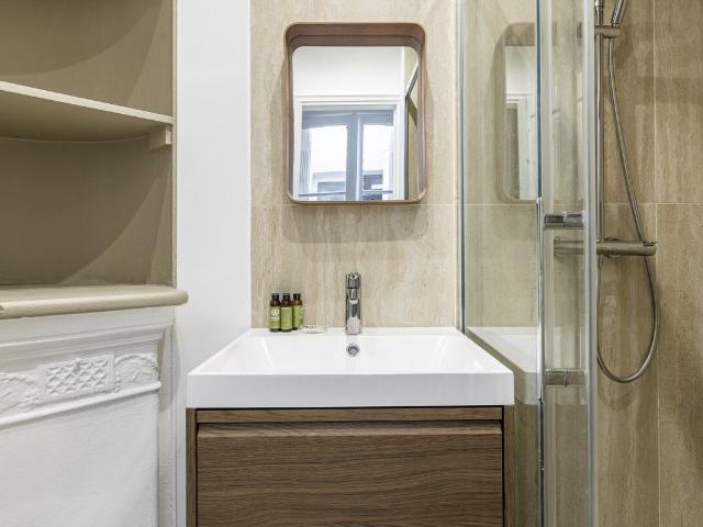 Charming 1BR Apartment with Elevator near Voltaire Metro