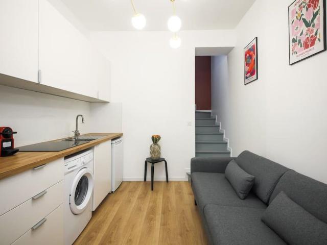 Charming 1BR Duplex with AC and Pets Allowed in the 15th Arrondissement, Paris Amsterdam Apartments for Rent
