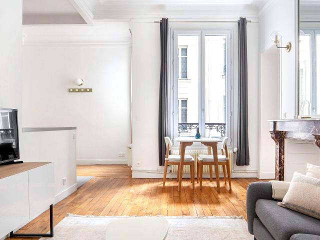 Charming 1BR Oasis in Porte Dauphine, Paris!, Paris Amsterdam Apartments for Rent